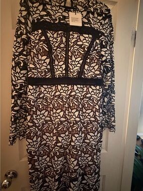 Black and White Floral Lace Long-Sleeve Sheath Dress